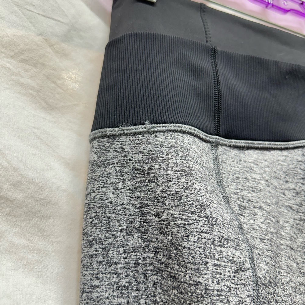 Women’s LuLuLemon Gray and Black Straight Up Pants Size 8 - Picture 9 of 12